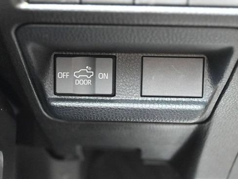 Used 2025 Toyota Tacoma SR5 AWD/4WD image 11