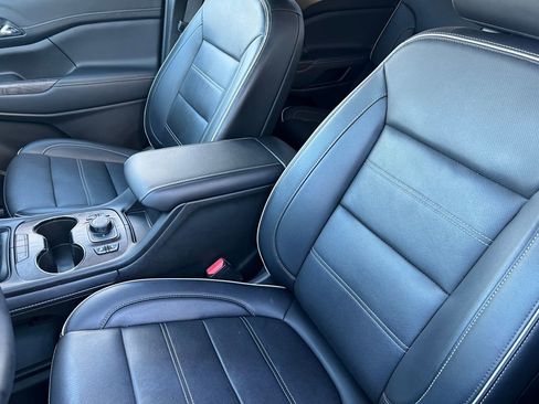 Used 2023 GMC Acadia Denali image 9