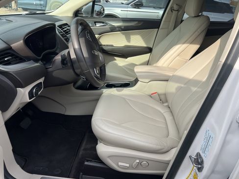 Used 2018 Lincoln MKC Premiere image 10