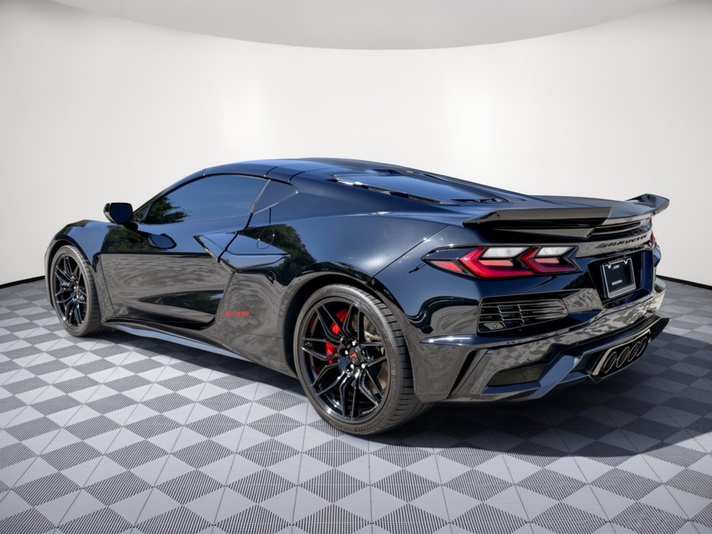 Used 2025 Chevrolet Corvette Z06 w/ Stealth Interior Trim Package RWD image 3