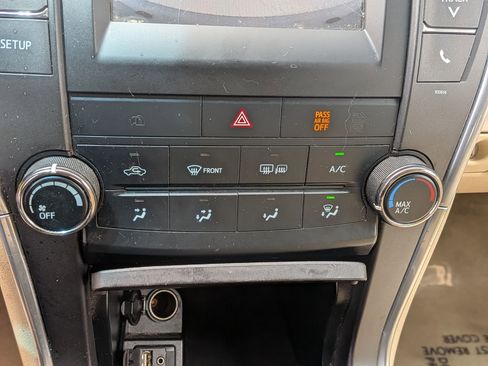 Used 2017 Toyota Camry LE FWD image 29