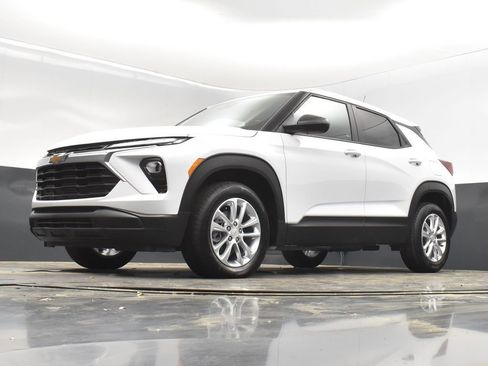 Used 2025 Chevrolet TrailBlazer LS w/ LS Convenience Package FWD image 39