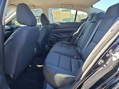 Used 2024 Nissan Altima 2.5 SV FWD image 17