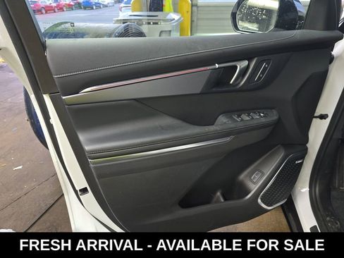 Used 2025 Buick Enclave Sport Touring image 9