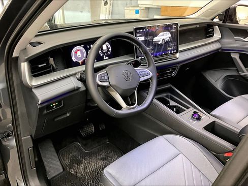 New 2026 Volkswagen Tiguan SE image 8