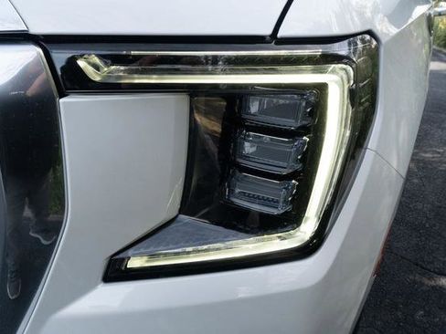 Used 2022 GMC Yukon XL Denali image 32