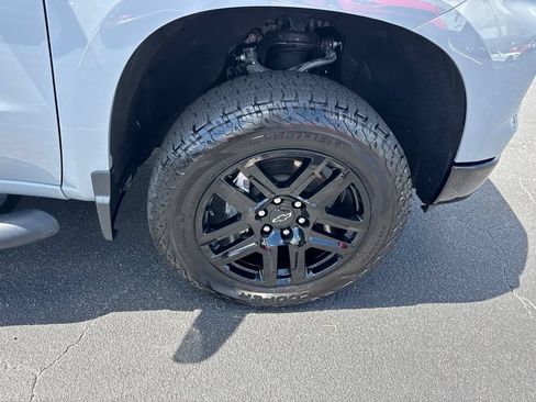 Used 2024 Chevrolet Silverado 1500 Custom Trail Boss w/ Turbomax Blackout Package AWD/4WD image 13