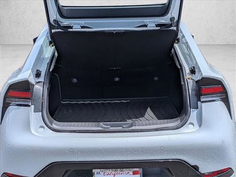 Used 2023 Toyota Prius XLE FWD image 6