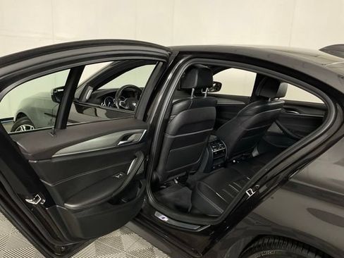 Used 2018 BMW M550i xDrive AWD/4WD image 34