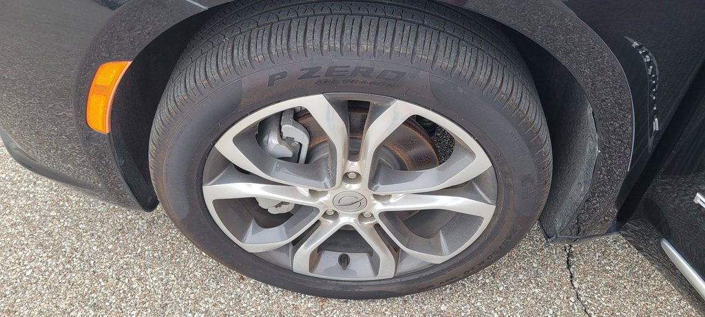 Used 2025 Chrysler Pacifica Pinnacle w/ Trailer Tow Group AWD/4WD image 9