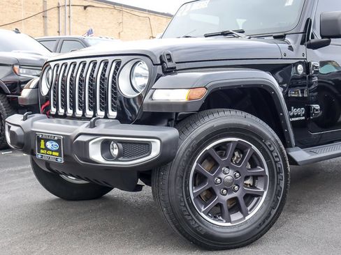 Used 2022 Jeep Gladiator Overland w/ Popular Equipment Package AWD/4WD image 2