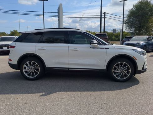 New 2026 Lincoln Corsair Premiere image 2