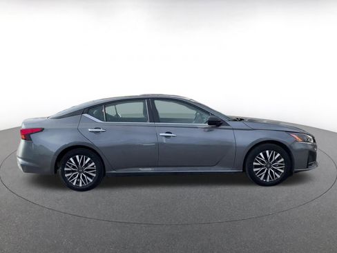Used 2025 Nissan Altima 2.5 SV image 16