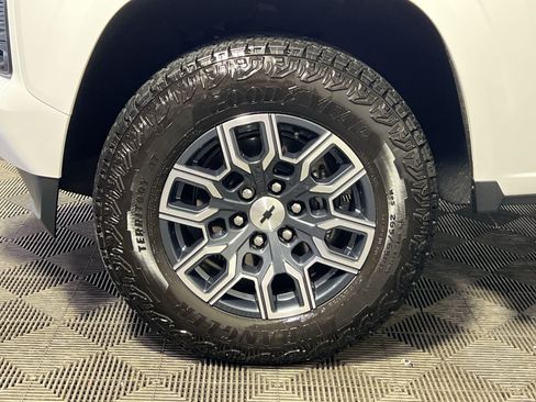 Used 2026 Chevrolet Colorado Z71 AWD/4WD image 12