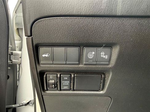 Used 2017 Nissan Armada Platinum w/ Captain Seat Package RWD image 37