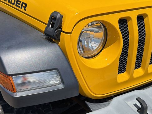 Used 2019 Jeep Wrangler Sport AWD/4WD image 11
