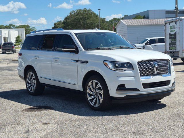 Used 2023 Lincoln Navigator Reserve AWD/4WD image 3
