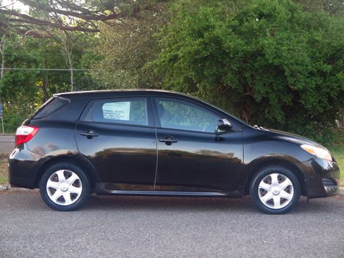 Used 2009 Toyota Matrix FWD image 5