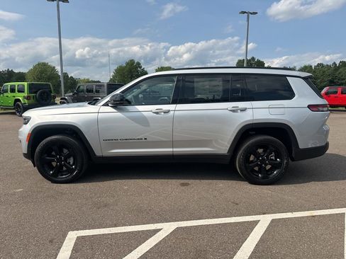 New 2025 Jeep Grand Cherokee L Altitude image 5