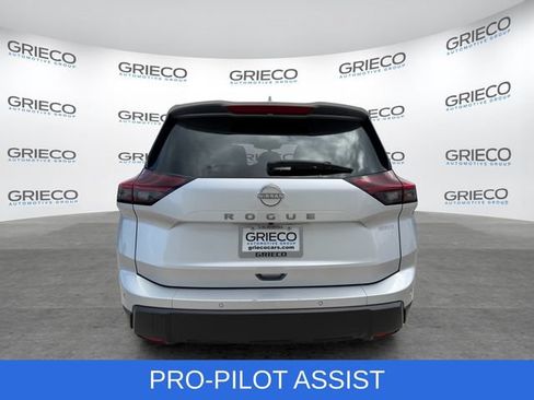 Used 2025 Nissan Rogue SV FWD image 6