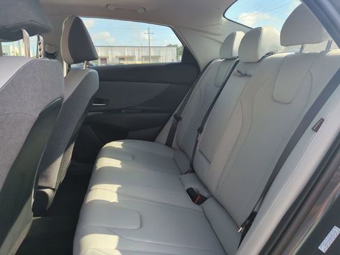 Certified 2024 Hyundai Elantra Limited FWD image 14