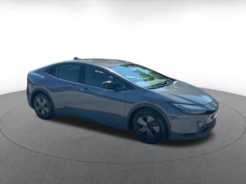 Used 2025 Toyota Prius LE FWD image 2