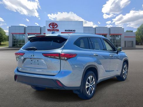Certified 2020 Toyota Highlander XLE AWD/4WD image 6