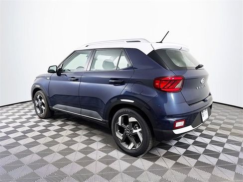Certified 2024 Hyundai Venue Limited image 4
