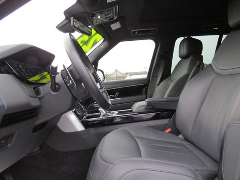 Used 2023 Land Rover Range Rover SE image 17
