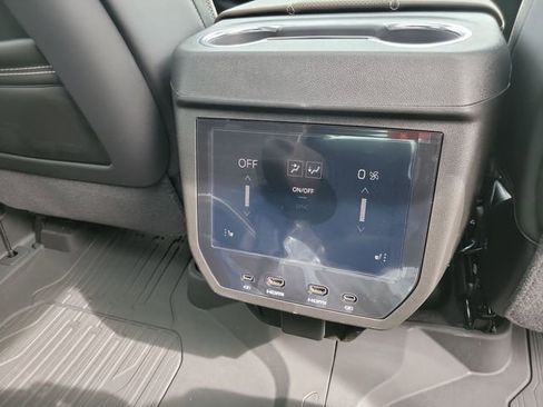 New 2026 GMC Yukon Denali Ultimate w/ LPO, Floor Liner Package AWD/4WD image 33