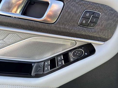 Used 2025 Ford Explorer Platinum w/ LUX Leather Package image 17