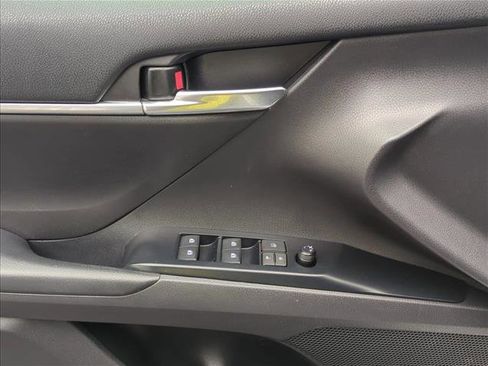 Used 2019 Toyota Camry SE image 11