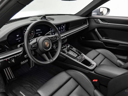 Used 2024 Porsche 911 Carrera RWD image 3