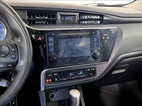 Used 2017 Toyota Corolla LE image 9