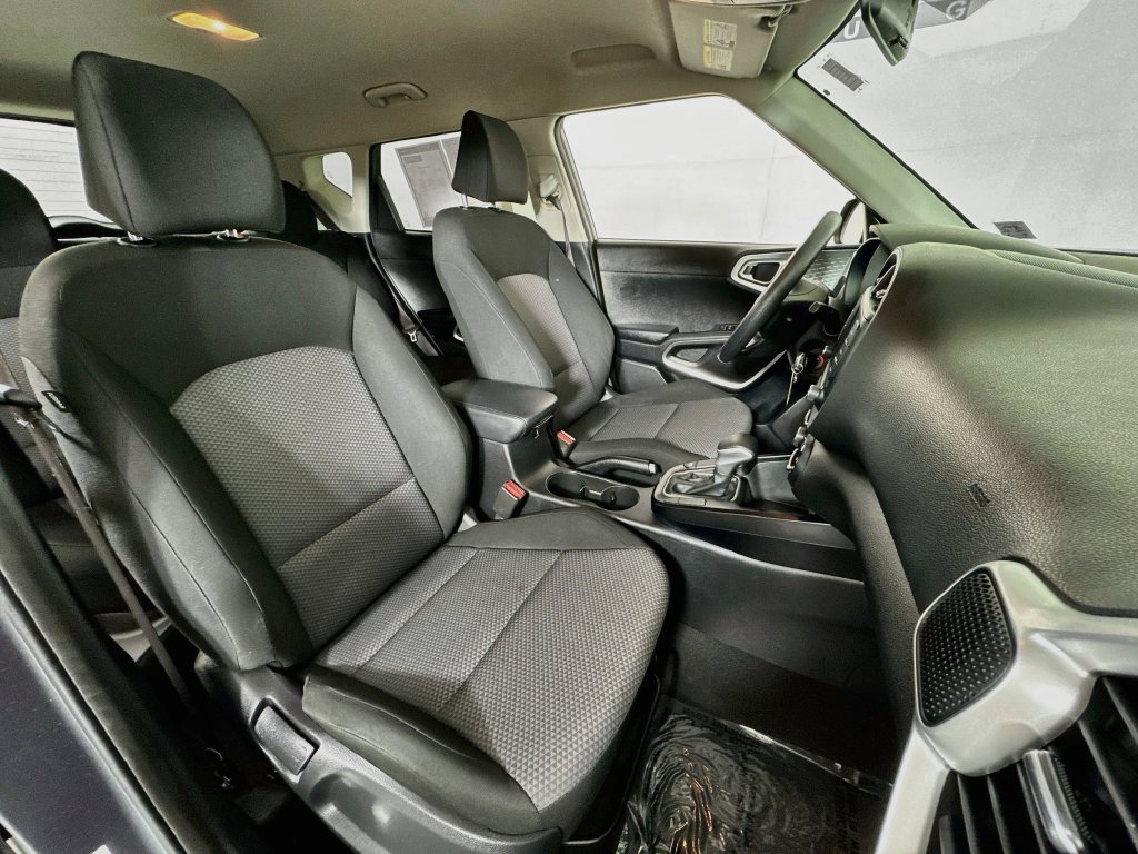 Used 2022 Kia Soul LX FWD image 25