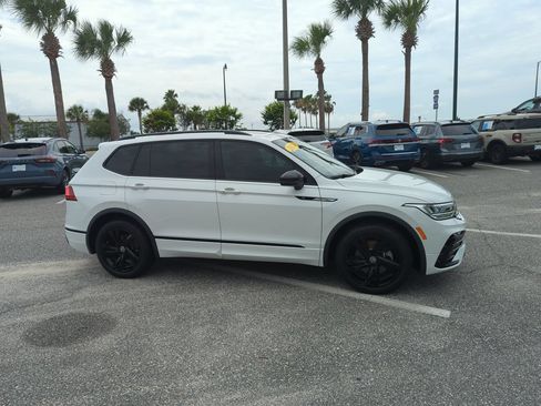 Used 2024 Volkswagen Tiguan SE R-Line FWD image 2