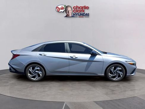 Used 2025 Hyundai Elantra Sport FWD image 6