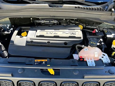 Certified 2018 Jeep Renegade Altitude image 35