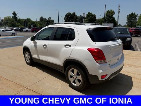 Used 2019 Chevrolet Trax LT w/ LT Convenience Package FWD image 5