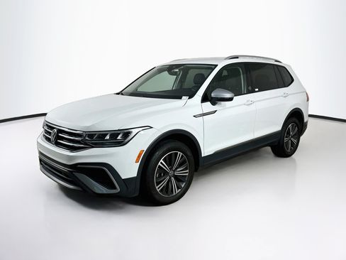 Used 2024 Volkswagen Tiguan Wolfsburg Edition FWD image 3