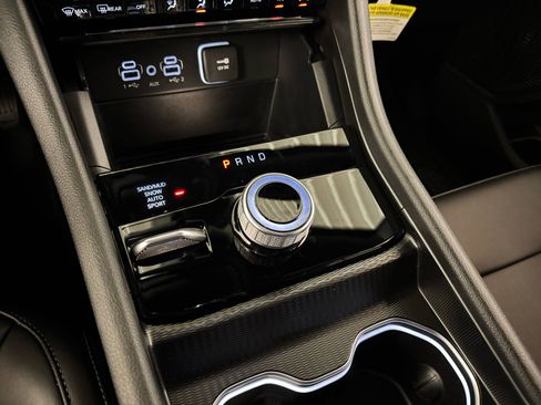 Used 2024 Jeep Grand Cherokee Limited image 28