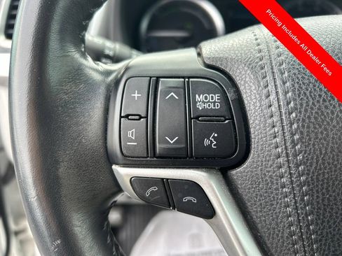 Used 2017 Toyota Highlander Limited AWD/4WD image 8