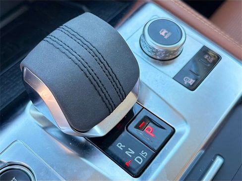 Used 2023 Jaguar F-PACE R-Dynamic S image 28