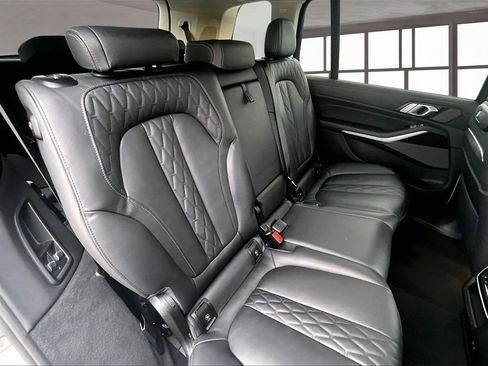 Used 2025 BMW X7 xDrive40i image 28