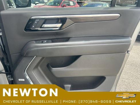Used 2025 Chevrolet Suburban Z71 w/ Comfort Package AWD/4WD image 30