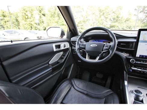 Used 2021 Ford Explorer Platinum w/ Equipment Group 601A AWD/4WD image 6