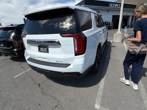 Used 2022 GMC Yukon SLE AWD/4WD image 4