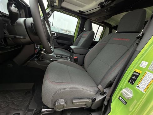 New 2025 Jeep Gladiator Rubicon w/ Convenience Group image 19