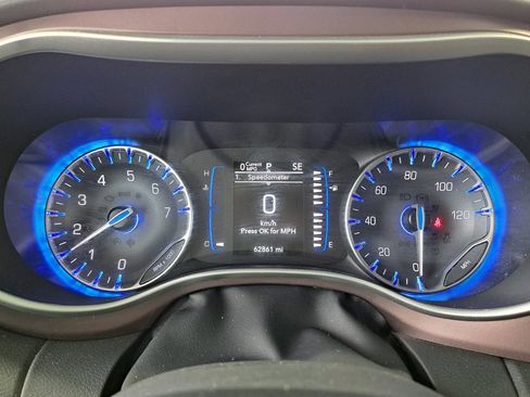 Used 2023 Chrysler Voyager LX image 9