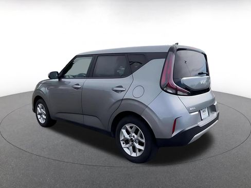 Used 2025 Kia Soul LX w/ LX Technology Package FWD image 11